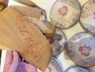 2004年勐海茶廠 401玫瑰大益普餅 357克/餅售價