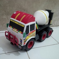 Children's toy cement mixer truck