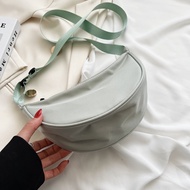 แฟชั่นไนล่อนลําลองกระเป๋าหน้าอกกระเป๋าใต้วงแขนกระเป๋าสะพายข้างผู้หญิงนักเรียนน้ําหนักเบากระเป๋าสะพายไหล่ใหม่กระเป๋าเกี๊ยวFashion Nylon Casual  Chest Bag Underarm Bag Crossbody Bag Women Students lightweight Shoulder Bag New dumpling bag