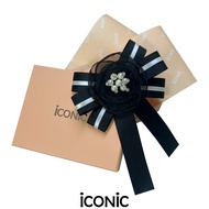iCONiC FOREVER QUEEN BROOCH #20527  เข๋็มกลัด ปัก ไข่มุก คริสตรัล ประดับ ริบบิ้น สีดำ เครื่องประดับ 