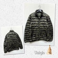 ￼🎀二手極新🎀UNIQLO 綠色迷彩系列立領輕羽絨外套男S號AA0160