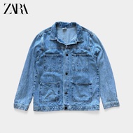 เสื้อแจ็คเก็ตยีนส์ Zara สกรีนหลัง อก 38 ยาว 25 เฟดสวย มือสอง สภาพดี ไม่มีตำหนิ