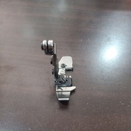 Juki 4BENANG Tapak Mesin Jahit Tepi Industri / Presser Foot Overlock Machine Juki / Sparepart Mesin 