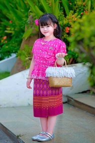 ชุดไทยเด็กหญิงชุดผ้าถุงเสื้อภีรณีย์ (ชุดผ้าถุงยาว)