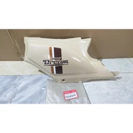 Bộ ốp sườn bên phải SUPPER Dream 110 mới màu Vàng nhạt *TYPE1* chính hãng Honda (83400-K76-V20ZB)