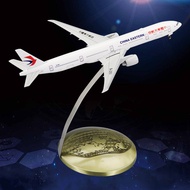 โมเดลเครื่องบิน Boeing B777-300ER แบบสมจริง พร้อมขาตั้งโลหะ