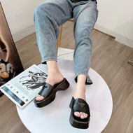 Pradda tag-strap bread slippers, 4cm high, both flattering and easy to walk in