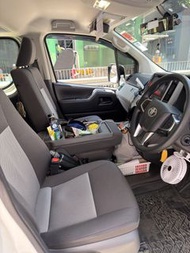 Toyota Hiace 車內