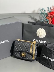 Chanel Chanel香奈儿22p新款珐琅扣方胖子大mini黑色复古金扣链条包芯片款