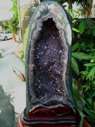 全瑪瑙邊巴西紫水晶洞--附底座--重24.2公斤不計成本低價出清
