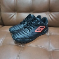 รองเท้าฟุตบอลร้อยปุ่ม Umbro หนังPU เบอร์ 42.5 (27cm.)สภาพดี