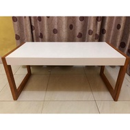 Table 80cm x 50cm x 50cm