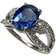 二手女戒指，13號，鑲嵌一顆1.70克拉未經加熱的斯里蘭卡藍寶石和一顆0.35克拉鑽石，鉑金（Pt900）戒托，重7.5克。