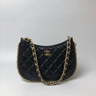 香奈兒23B 晶片款 Daily Hobo黑金粗滾邊鏈條月牙包 腋下包 