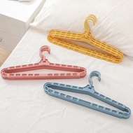 GANTUNGAN PLASTIC HANGER PULL-OUT CLOTHES HANGER UP TO 70 CM LENGTH