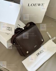 💜LOEWE 羅意威 郵差包 男女同款 牛皮 手提袋  單肩包 斜挎包 生日禮物 情人節​Men's and women's cowhide handbag, shoulder bag, messen