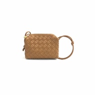 BOTTEGA VENETA BV 芝麻色 mini loop 相機 羊皮 肩背包