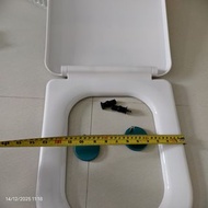 白色方形馬桶蓋