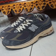 sepatu NB 2002r second size 43