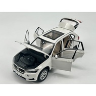 Paragon 1/18 BMW X5 (F15) White 698 PA009