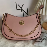 กระเป๋าสะพายข้าง LYN รุ่น โมนา  มี 5 สี  เเต่งสายสร้อยด้านหน้า ทรง HOBO คอลใหม่ 2025