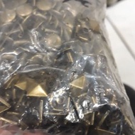 PYRAMID SPIKE ATG 10MM RIVET