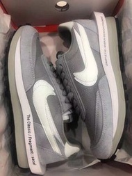 👟現貨Discount Fragment Design x Sacai x Nike LDWaffle Light Smoke Grey 解構 灰白 Size 40