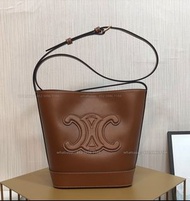 🔥👜現貨 Céline  Small Bucket Cuir Triomphe Bag 水桶包💎Carousell官方紫鑽認證💎 超多details實圖，有意可以PM