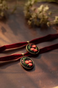 復古刺繡頸鏈| 4月誕生花 山茶花