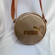 PUMA彪馬Core Up圓形側背小包(F) 簡單輕巧 休閒時尚07986702 金色 流行運動品牌 小斜背包$980