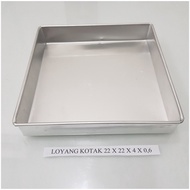 SQUARE TIN 22X22X4CM