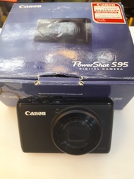 ( 最後一個Canon CCD 霸主= 迷你版 G12 ) 90%新Canon Powershot S95  CCD Camera （ 連原廠紙盒,電池和原廠充電器） ( 超個500個優質Nikon 