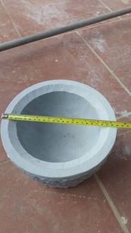 cối đá xanh nguyên khối ( LA VĂN HUYÊN ) với đường kính chiều rộng=24cm. chiều cao=16cm.