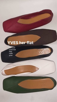 Two twenty two.Stores รุ่น YVES HER flats