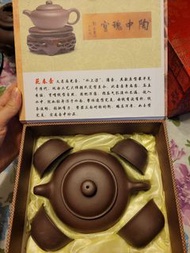 無錫 紫砂茶壺 苑春壺 一套 連4個茶杯