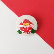 紅白色山茶花迷你刺繡胸針