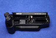 【Canon EOS KISS III/300底片機用】BP-200 電池盒，可以改用一般AA 3號（充電）電池~