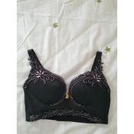 Si bra size 70/75 B C black with pink embroidery