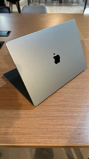 2023 MacBook Pro 16” M2 Max 32GB
