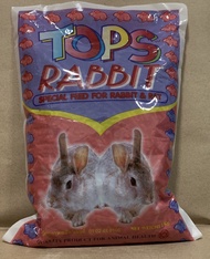 อาหารกระต่าย Tops Rabbit อาหารสัตว์ ขนาด 15 × 20 ซม. บรรจุ 1 กก. 1 ถุง สำหรับ สัตว์ กระต่าย อาหารกระต่าย