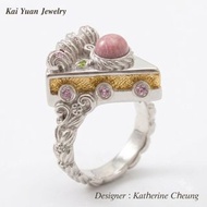 Kai yuan jewelry 獨家訂造設計款戒指托
🍰甜點系列~~~strawberry cake🍓
𝐷𝑒𝑠𝑖𝑔𝑛𝑒𝑟 : 𝐾𝑎𝑡ℎ𝑒𝑟𝑖𝑛𝑒 𝐶ℎ𝑒𝑢𝑛𝑔
（🩷感謝支持及尊重原創設計🩷）
主石參
