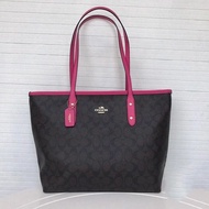 ของแท้ 100 % COACH F58292 แฟชั่นสุภาพสตรีซิปกระเป๋าช้อปปิ้ง Tote Coated canvas ลาย Signature