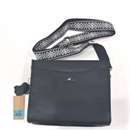 (NEW ARRIVALS) RAV DESIGN ORIGINAL GENUINE LEATHER 1 BAG 2 WAYS SLING BAG AND CLUTCH BAG