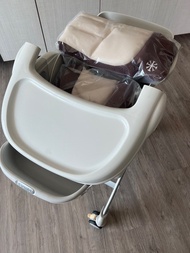 Combi Roanju High Chair 附送全新原裝椅套 及 嬰兒坐墊  日本 原價 $3582 餐搖椅 + 使用說明書