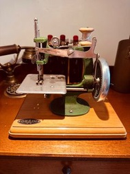 GRAIN 迷你縫紉機，奇美博物館有蒐藏，品項更好
