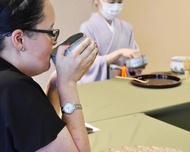 Hiroshima: Upacara Minum Teh & Mencicipi Wagashi di Toko Bersejarah