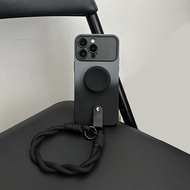 [G-Plus Studio] Gray Black Contrast Color Wristband Holder iPhone15 Phone Case Minimalist 14promax Shock-resistant Phone Case 13/12 All-Inclusive Soft Case