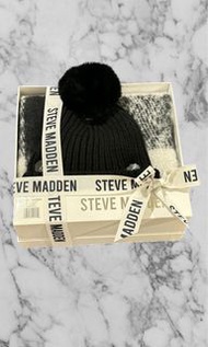 Steve Madden 圍巾毛帽禮盒組