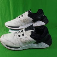 549.New Balance mens 009 black white  size 43 Insole 27,5 cm