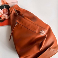 🎉超大容量 Loewe 焦糖色皮革直立肩背包 Anton Backpack GM